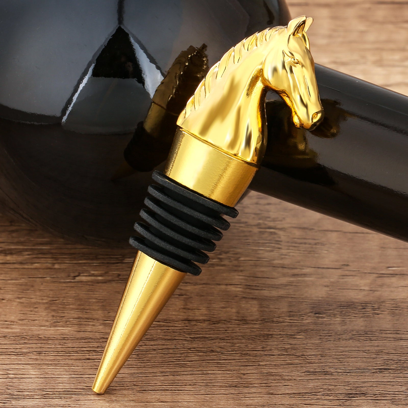 Horse head wine stopper with detailed design and measurements for wine bottle decor, 10cm tall.